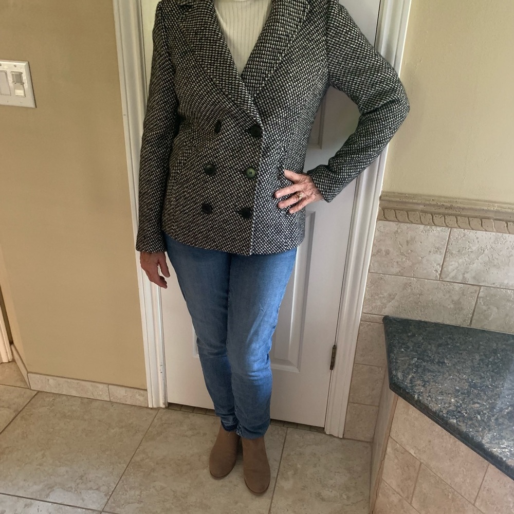 Loft Black & White, Double Breasted, Lined Coat
Sz M
Excellent Condition